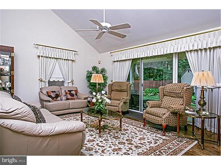 1 Putters Lane Wallingford, PA 19086 - Photo 16 of 24 Living Room