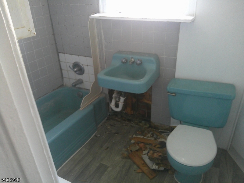 123 Nagle Street Paterson, NJ 07501 - Photo 28 of 39