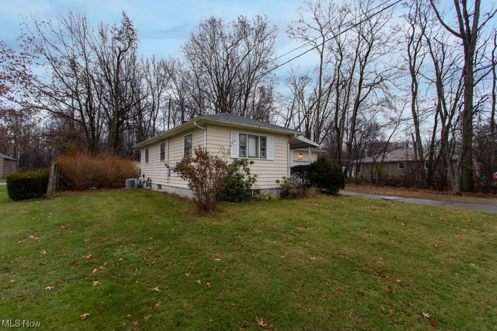 9459 Howland Springs Road Southeast Warren, OH 44484 - Photo 4 of 26 Gallery Image 4
