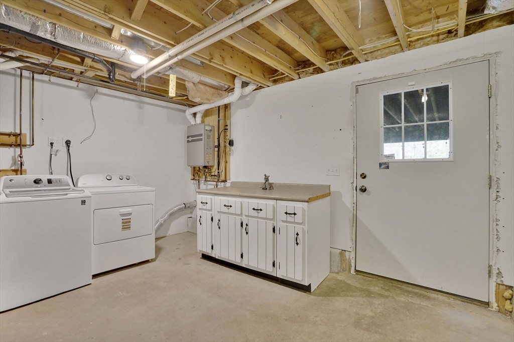 4 Deer Run Holyoke, MA 01040 - Photo 31 of 35