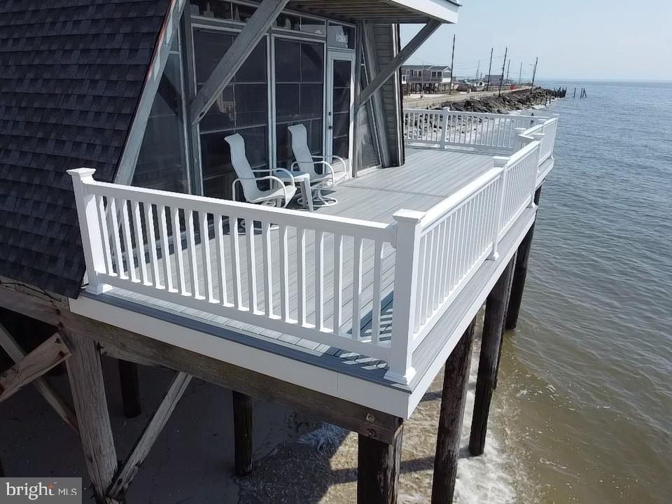 184 Cove Road Newport, NJ 08345 - Photo 20 of 41 a balcony with table and chairs