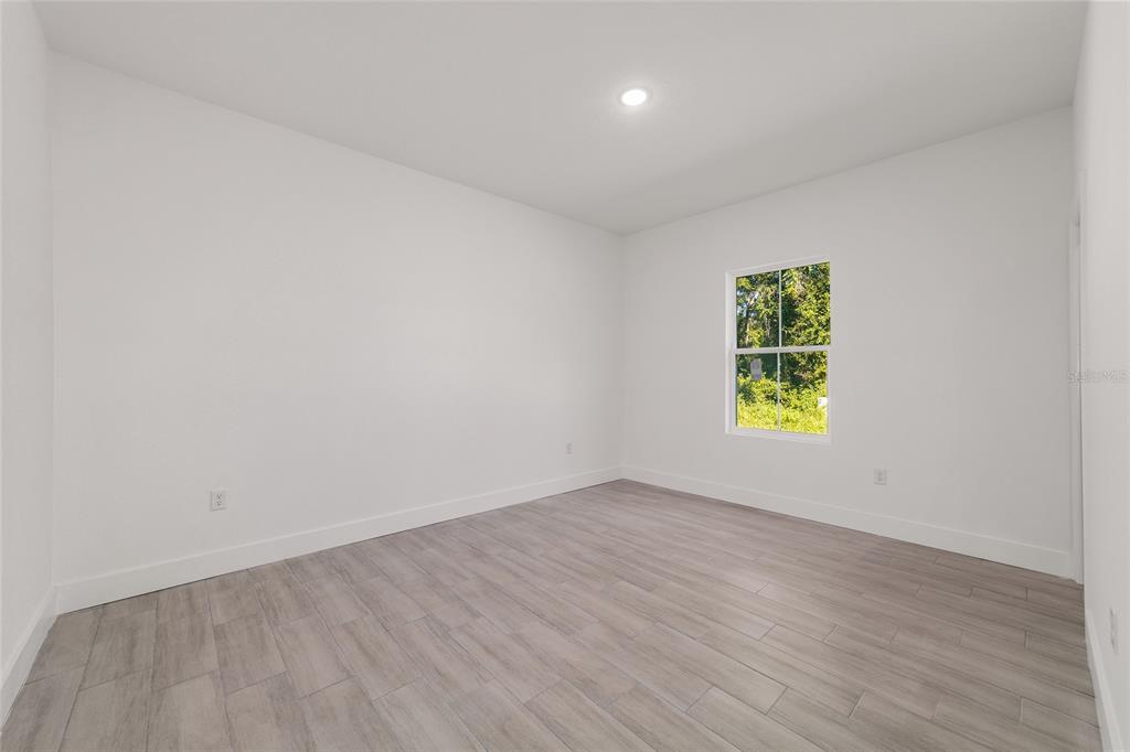 15431 Southwest 41st Street Road Ocala, FL 34481 - Photo 22 of 44 an empty room with a window