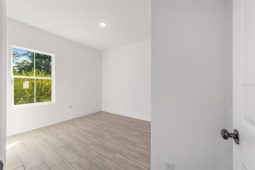 15431 Southwest 41st Street Road Ocala, FL 34481 - Photo 30 of 44 an empty room with a window