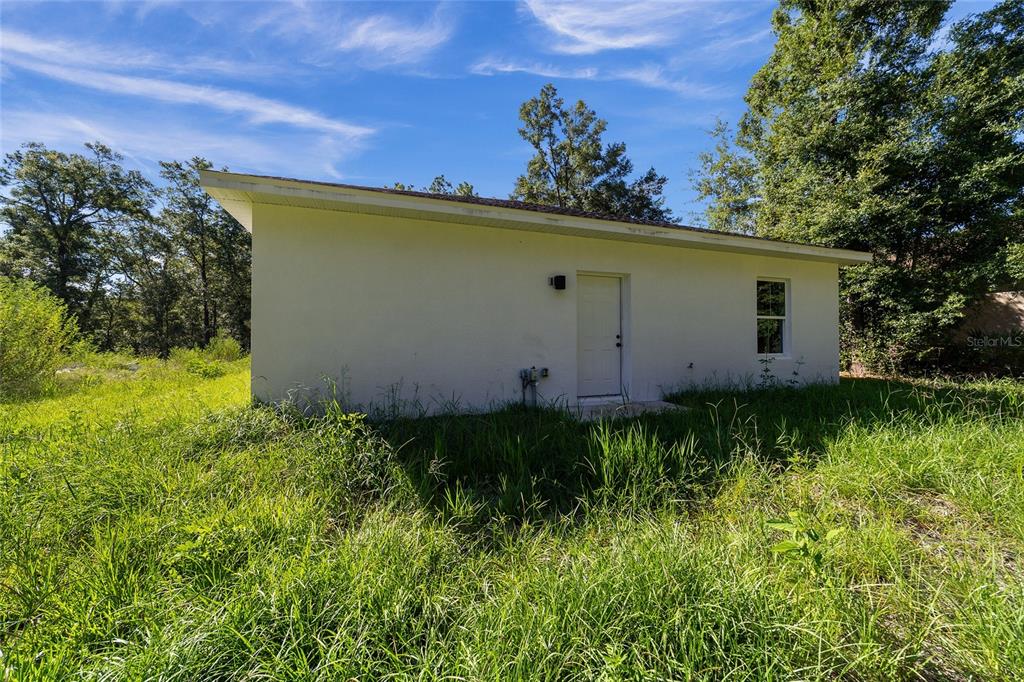 15431 Southwest 41st Street Road Ocala, FL 34481 - Photo 39 of 44 a view of a backyard