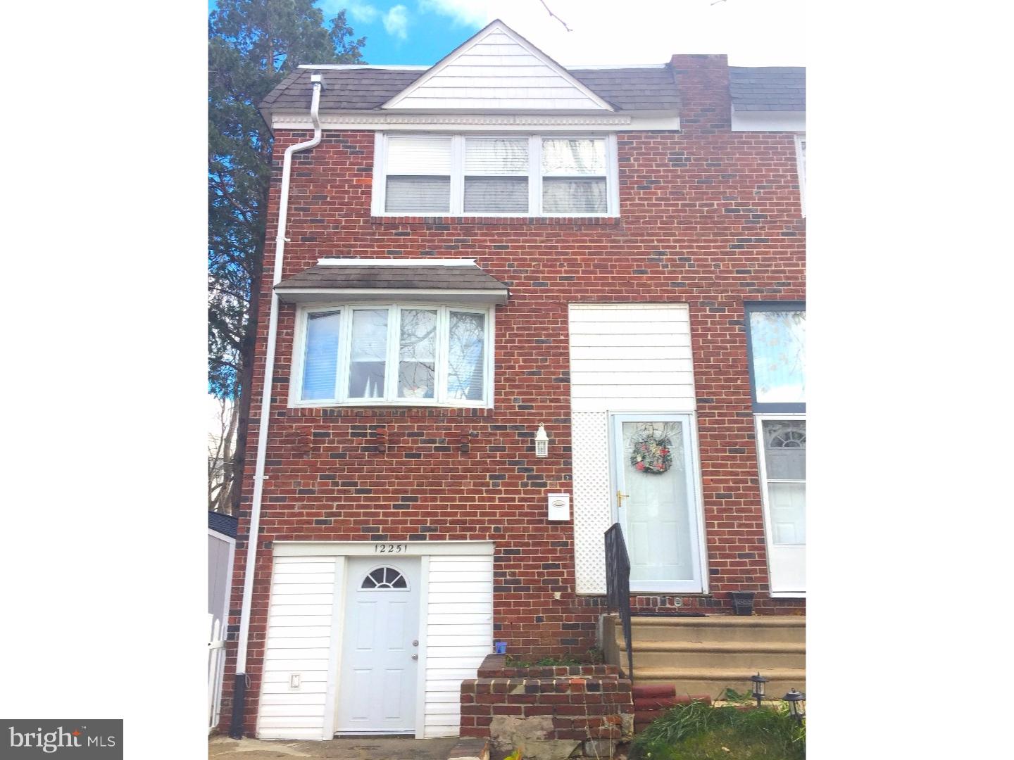 12251 Sweet Briar Road Philadelphia, PA 19154 - Photo 2 of 25 Front Yard