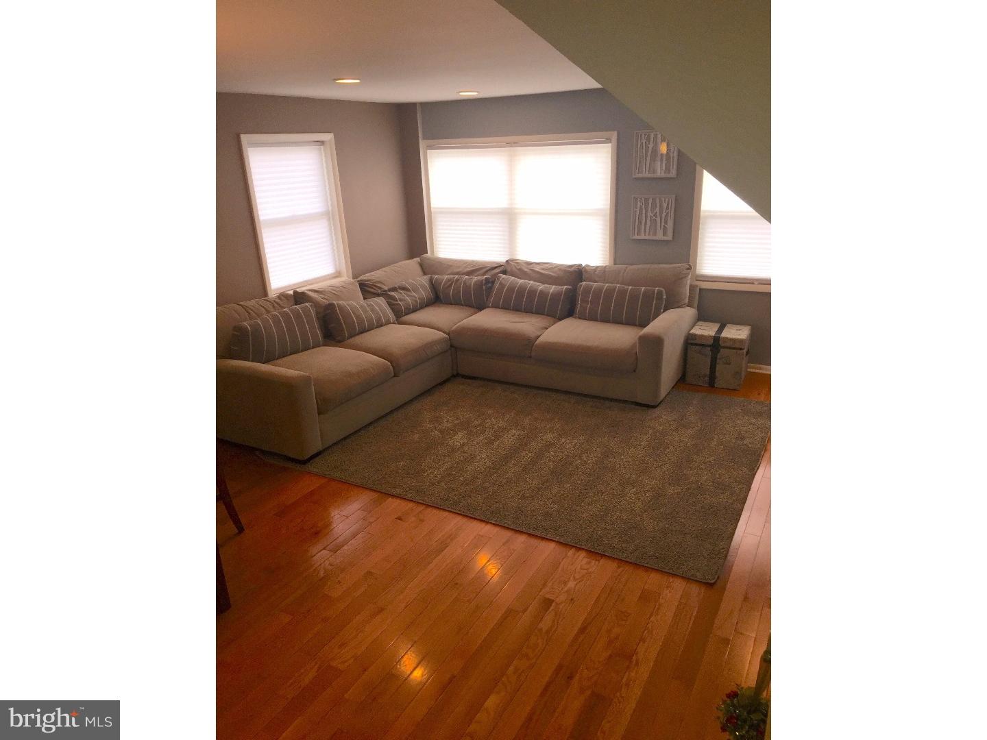 12251 Sweet Briar Road Philadelphia, PA 19154 - Photo 11 of 25 Living Room