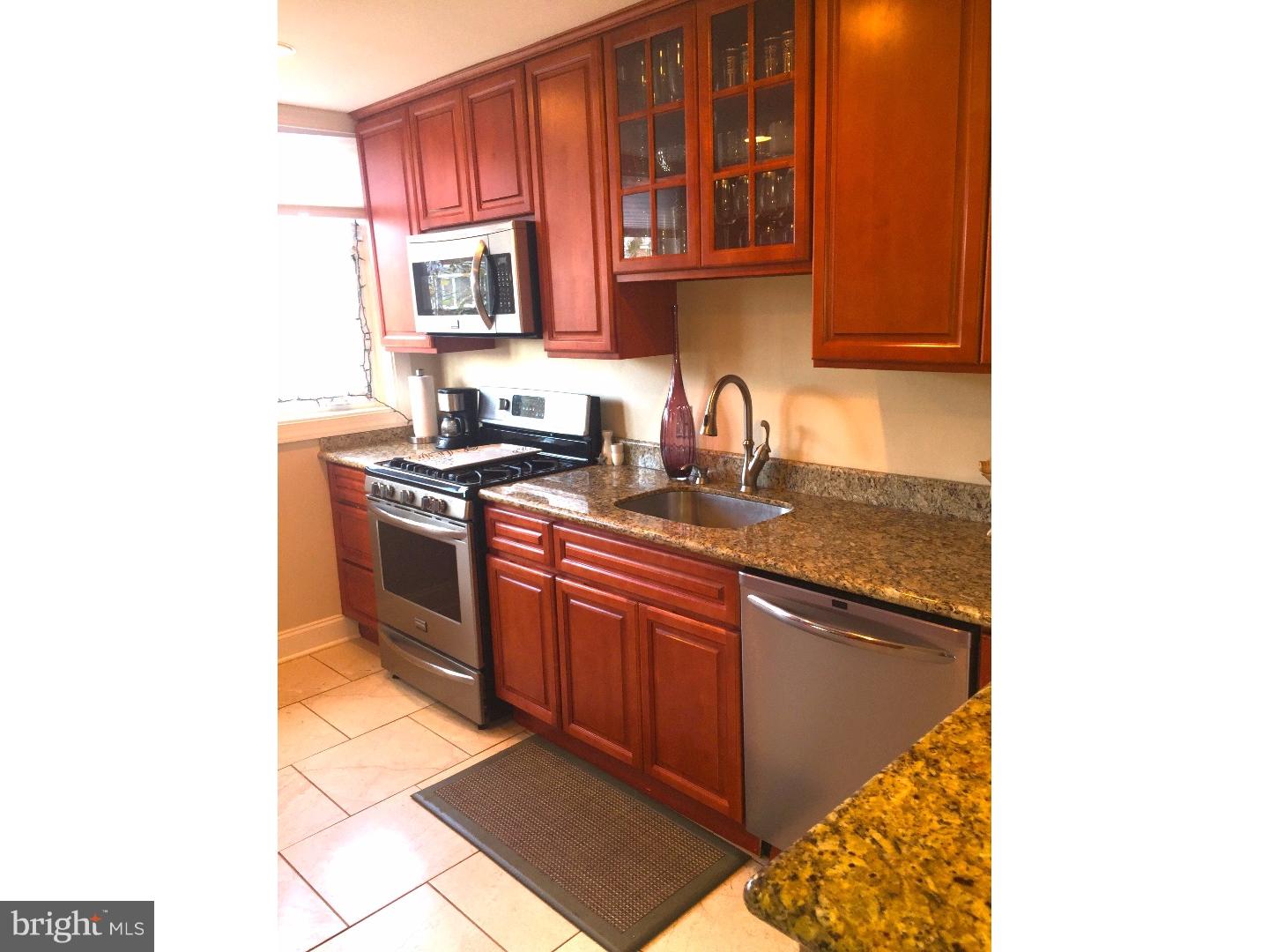 12251 Sweet Briar Road Philadelphia, PA 19154 - Photo 3 of 25 Kitchen