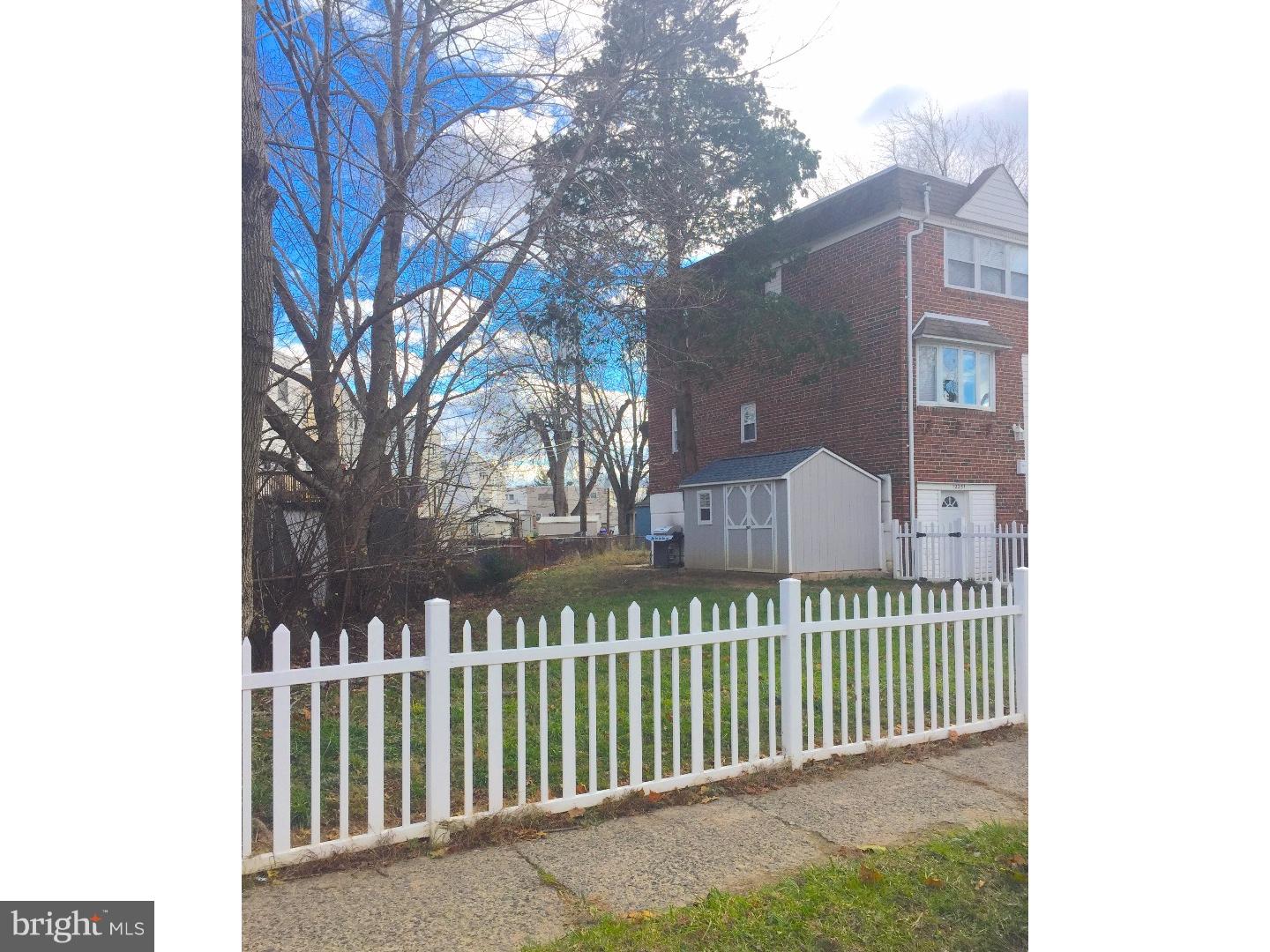 12251 Sweet Briar Road Philadelphia, PA 19154 - Photo 25 of 25 Side Yard