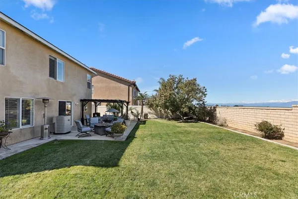 a view of a pathway of a house with backyard