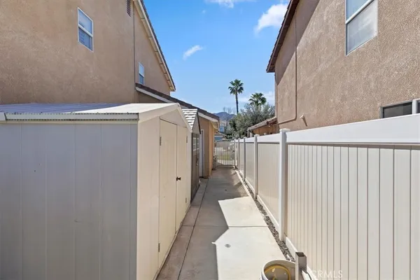 $989,900 | 825 Derby Street, Corona, CA 92882