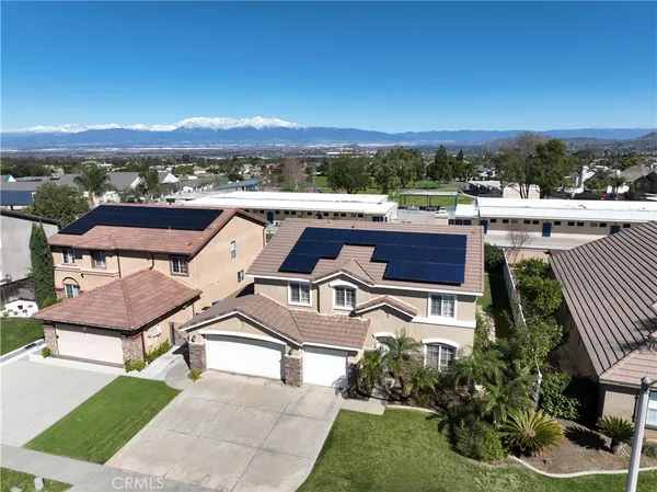 $989,900 | 825 Derby Street, Corona, CA 92882
