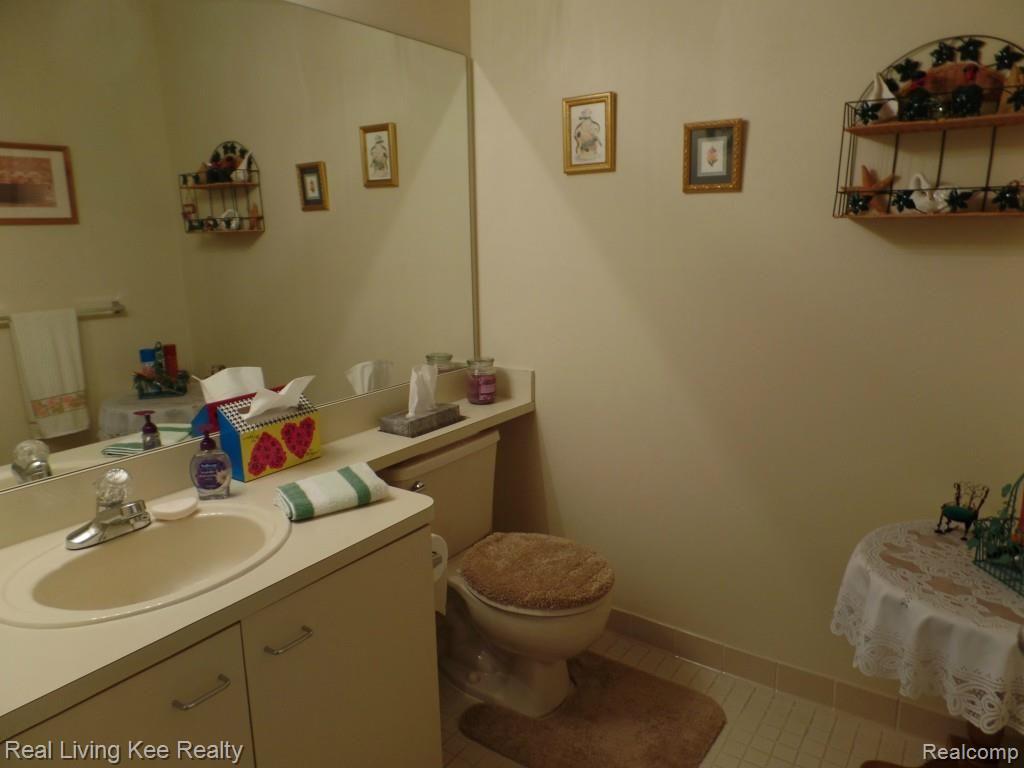 715 Eton Court, Unit 164 Rochester, MI 48307 - Photo 28 of 48 SAM_0659.jpg