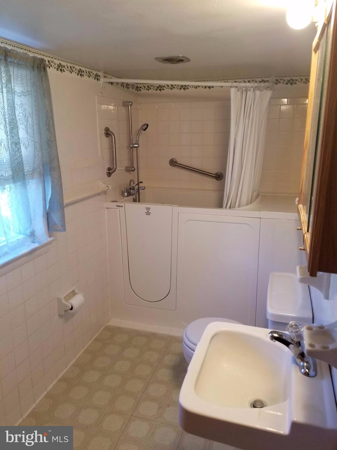 773 Esteppe Road Front Royal, VA 22630 - Photo 15 of 29 Bath