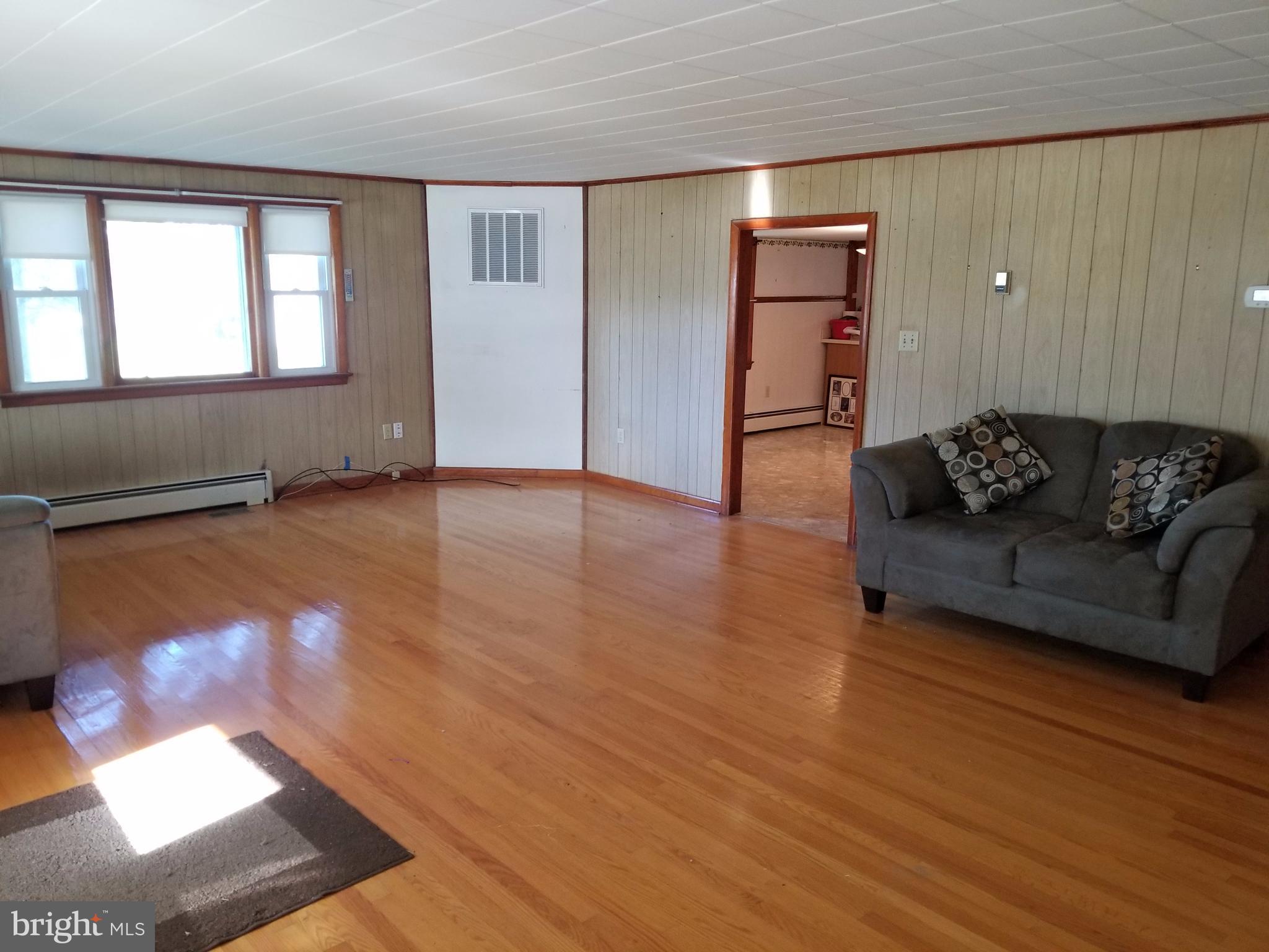 773 Esteppe Road Front Royal, VA 22630 - Photo 4 of 29 Living Room