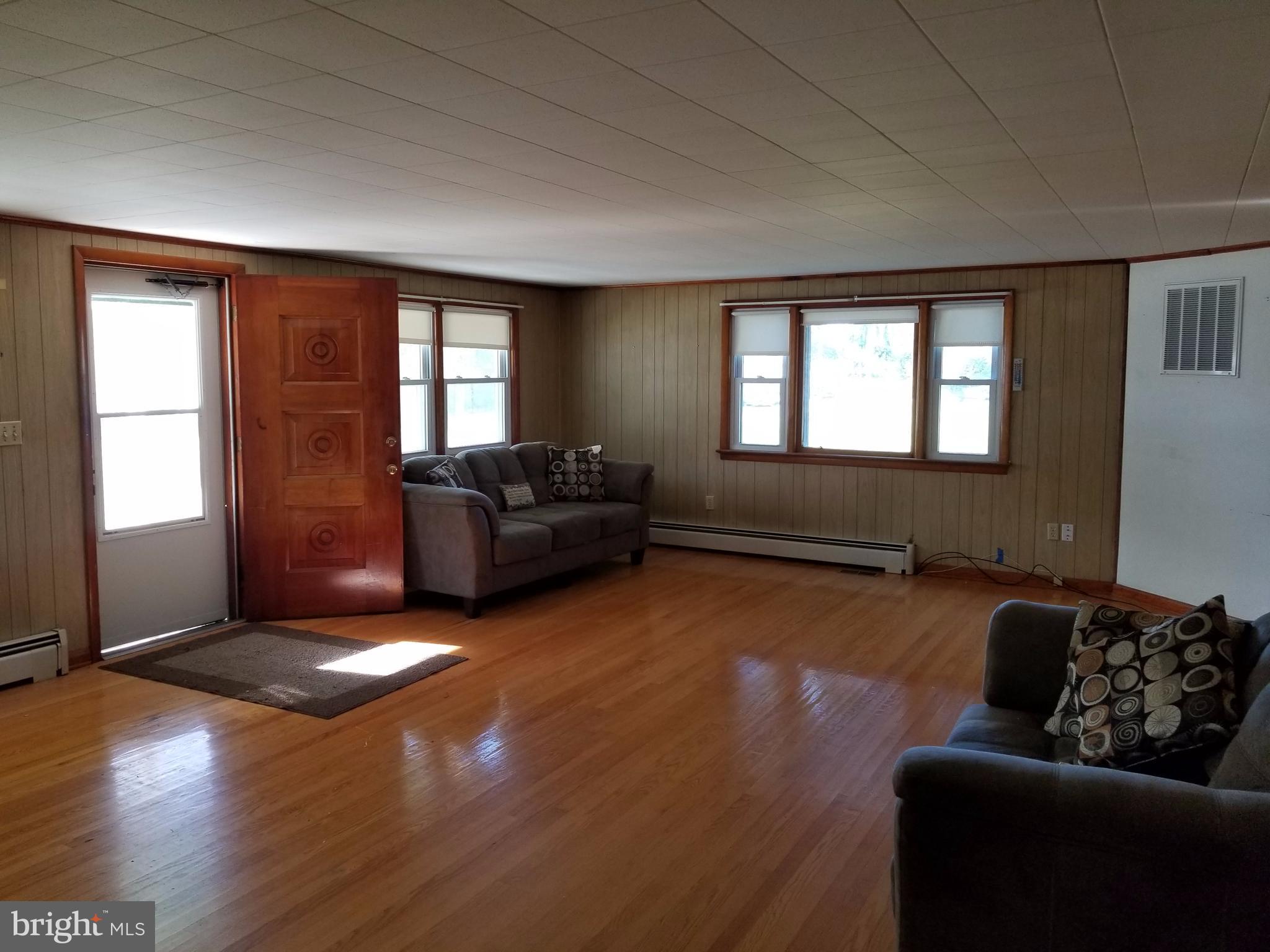 773 Esteppe Road Front Royal, VA 22630 - Photo 6 of 29 Living Room