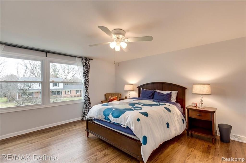 29709 Fox Grove Road Farmington Hills, MI 48334 - Photo 16 of 26