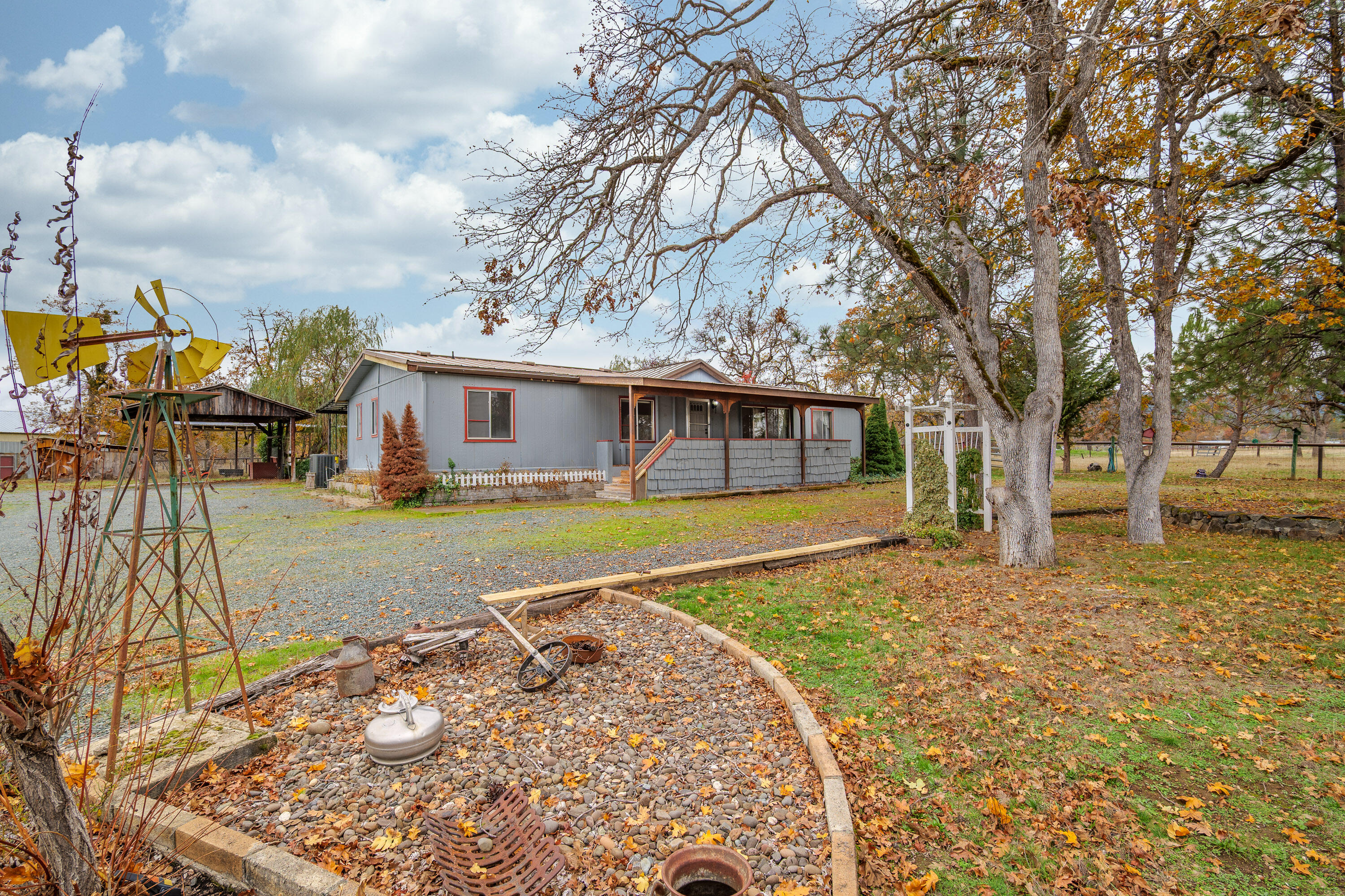 5209 Beagle Road White City, OR 97503 - Photo 4 of 48 5209BeagleRd-003
