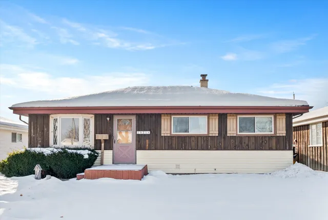 $260,000 | 1521 West Holmes Avenue, Milwaukee, WI 53221