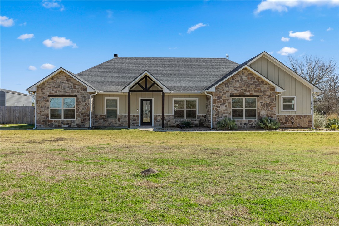 3615 Henderson Road Navasota, TX 77868 - Photo 1 of 1 Craftsman-style house with a front lawn