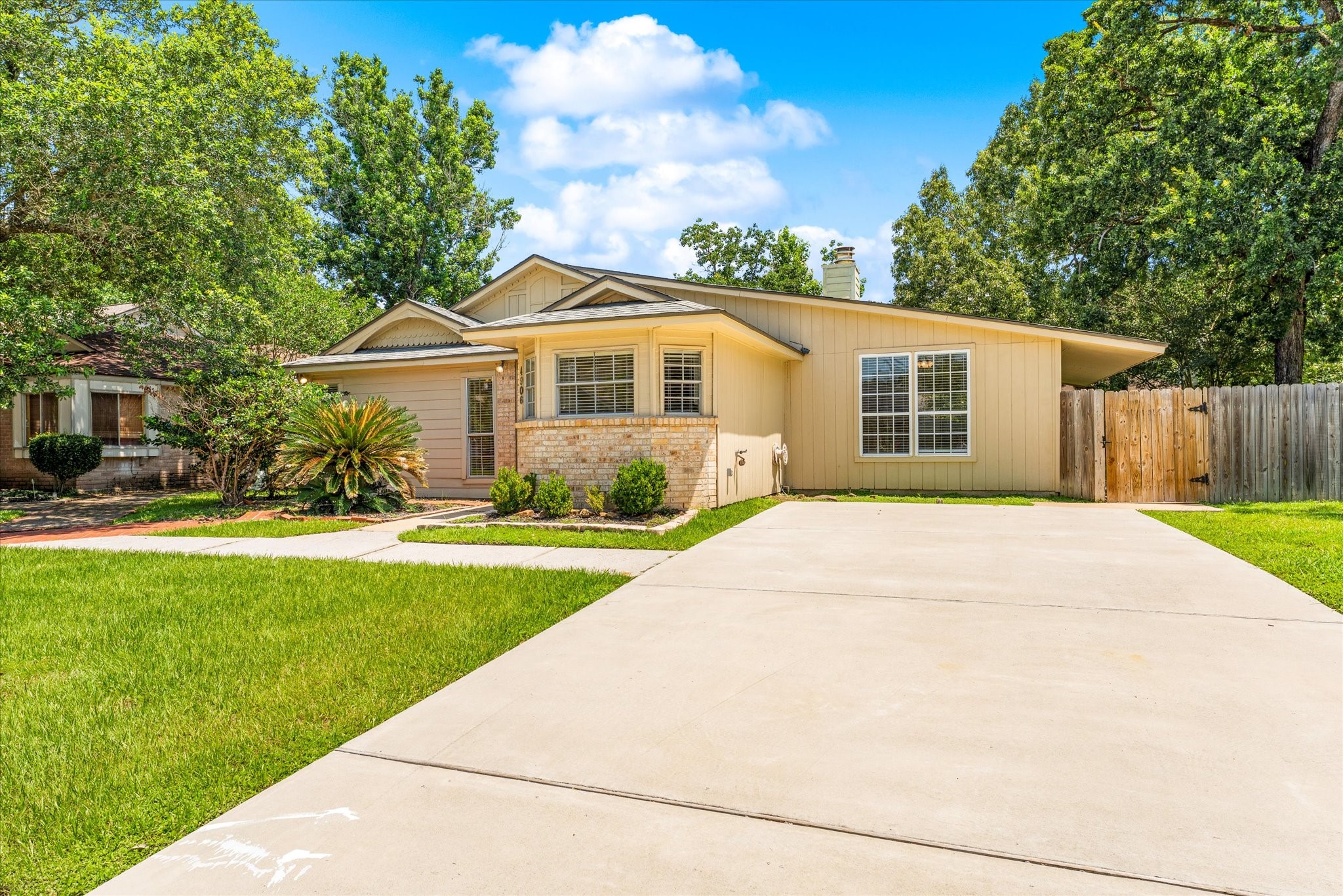 4906 Meadowfox Place Spring, TX 77389 - Photo 3 of 39 Plenty of parking.