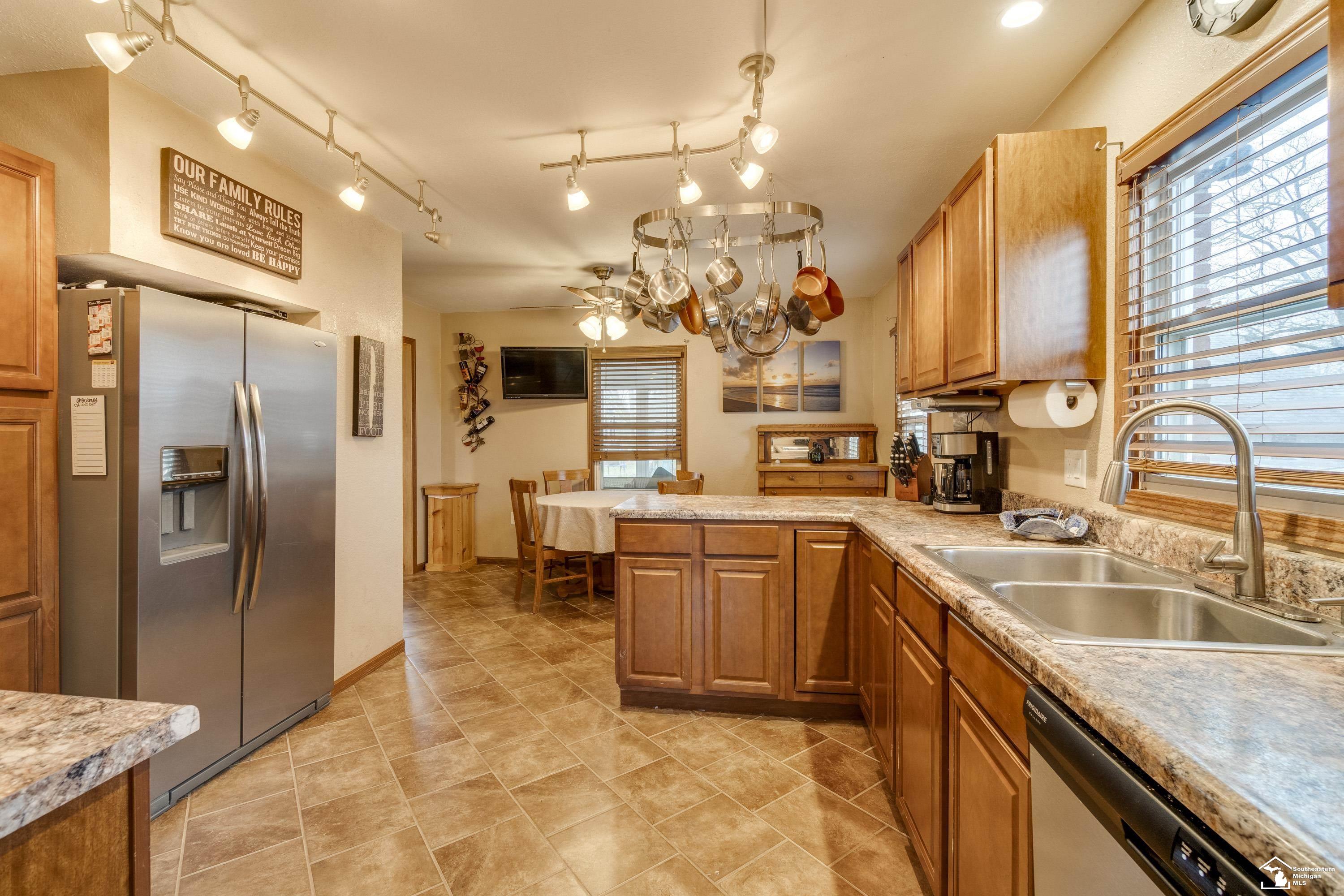 6800 Secor Road Lambertville, MI 48144 - Photo 16 of 58