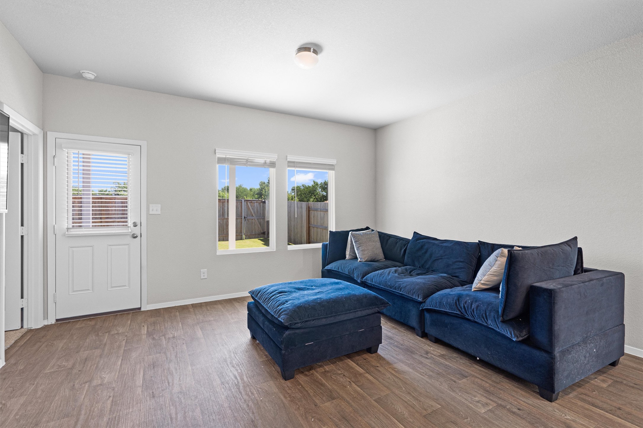 2606 Totley Road Manor, TX 78653 - Photo 11 of 28 a living room with furniture and a window