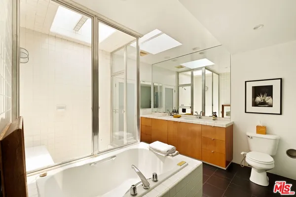 $2,195,000 | 1421 Cabrillo Avenue, Unit 4, Venice, CA 90291