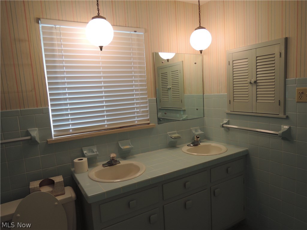 215 Warner Road Southeast Hubbard, OH 44425 - Photo 18 of 32 Gallery Image 18