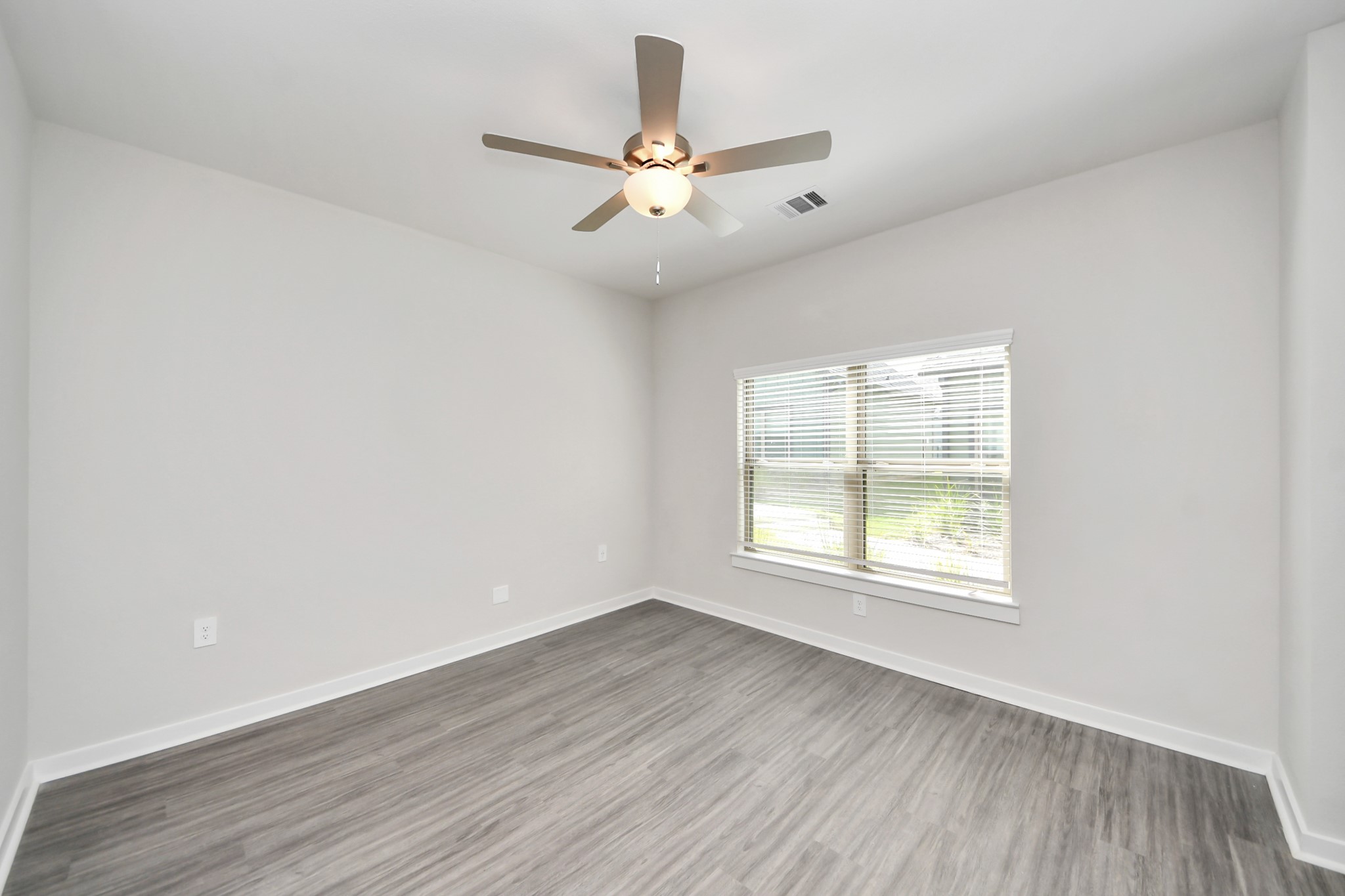 7711 Longmire Road, Unit 5 Conroe, TX 77304 - Photo 12 of 48 Primary Suite offers walk-closet,bath w/dual vanities&lux tub/shower.