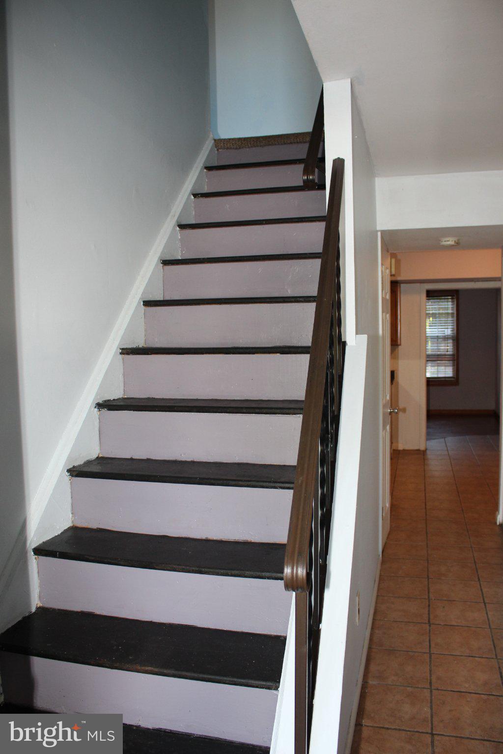 146 Oakmont Road Clementon, NJ 08021 - Photo 27 of 61 Inviting staircase to upper living spaces.