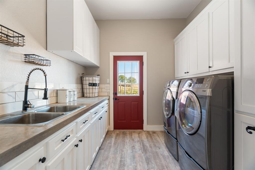 1943 Alsdorf Road Ennis, TX 75119 - Photo 22 of 38 a utility room with sink dryer and washer