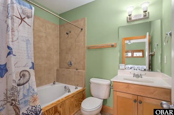 $1,100,000 | 41189 Yardarm Court, Avon, NC 27915