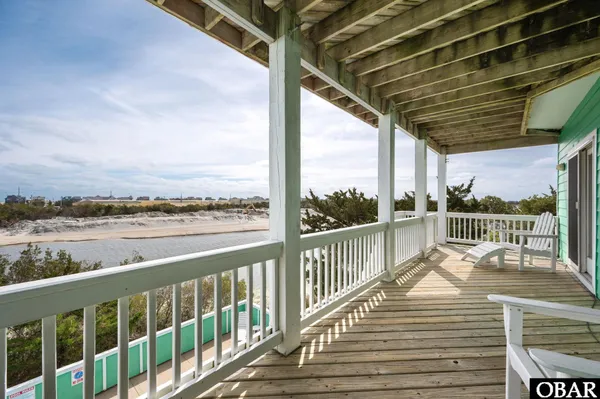 $1,100,000 | 41189 Yardarm Court, Avon, NC 27915