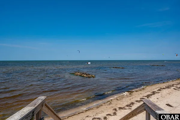 $1,100,000 | 41189 Yardarm Court, Avon, NC 27915