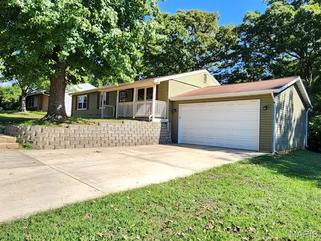 $220,000 | 225 Merriweather Lane, Fairview Heights, IL 62208