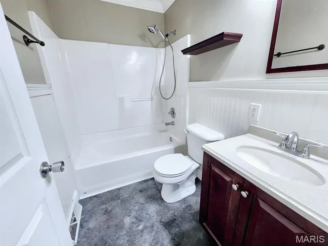 $220,000 | 225 Merriweather Lane, Fairview Heights, IL 62208