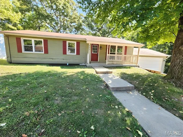 $220,000 | 225 Merriweather Lane, Fairview Heights, IL 62208