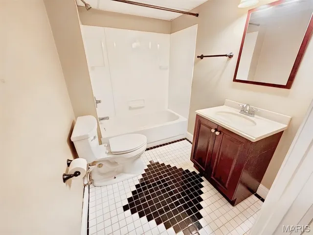 $220,000 | 225 Merriweather Lane, Fairview Heights, IL 62208