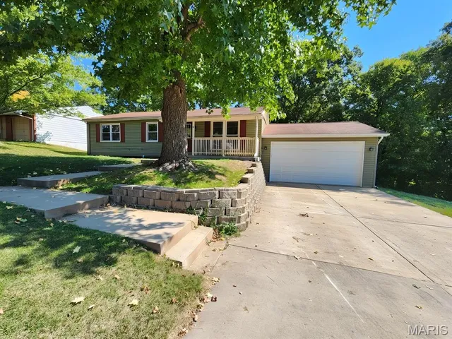 $220,000 | 225 Merriweather Lane, Fairview Heights, IL 62208