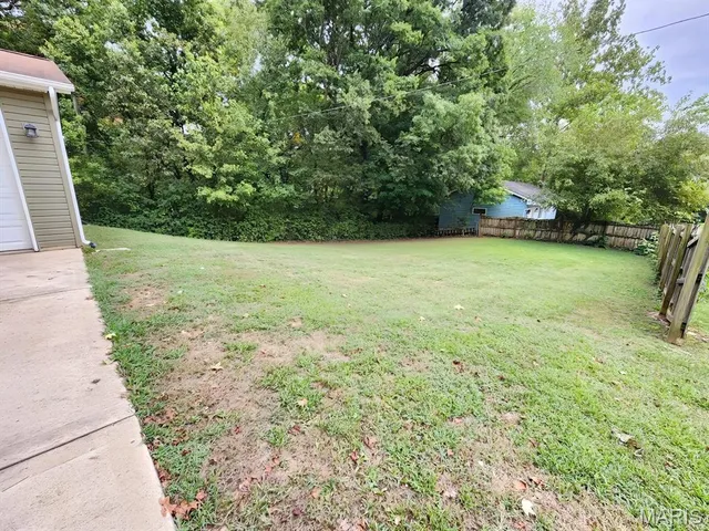 $220,000 | 225 Merriweather Lane, Fairview Heights, IL 62208