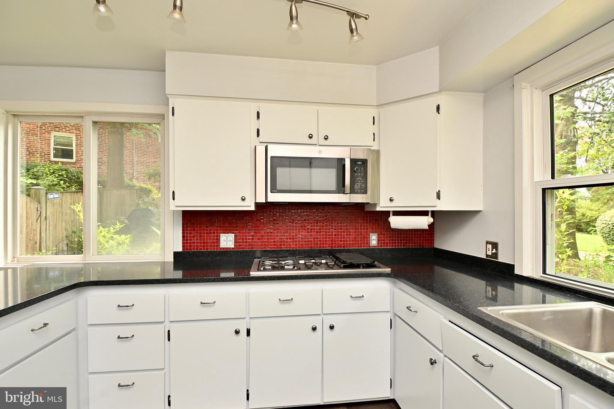802 Ridge Place Falls Church, VA 22046 - Photo 14 of 59