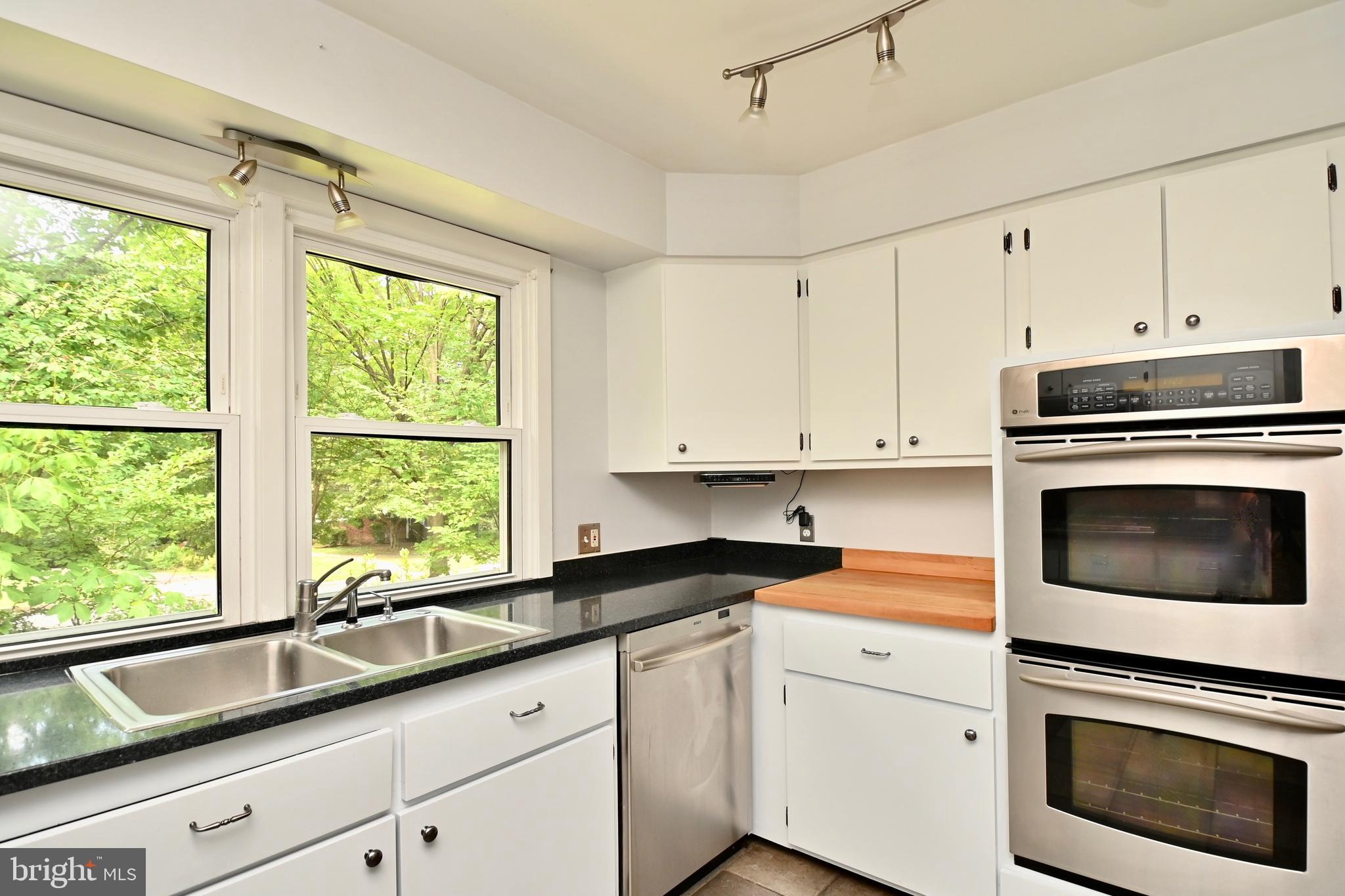 802 Ridge Place Falls Church, VA 22046 - Photo 15 of 59