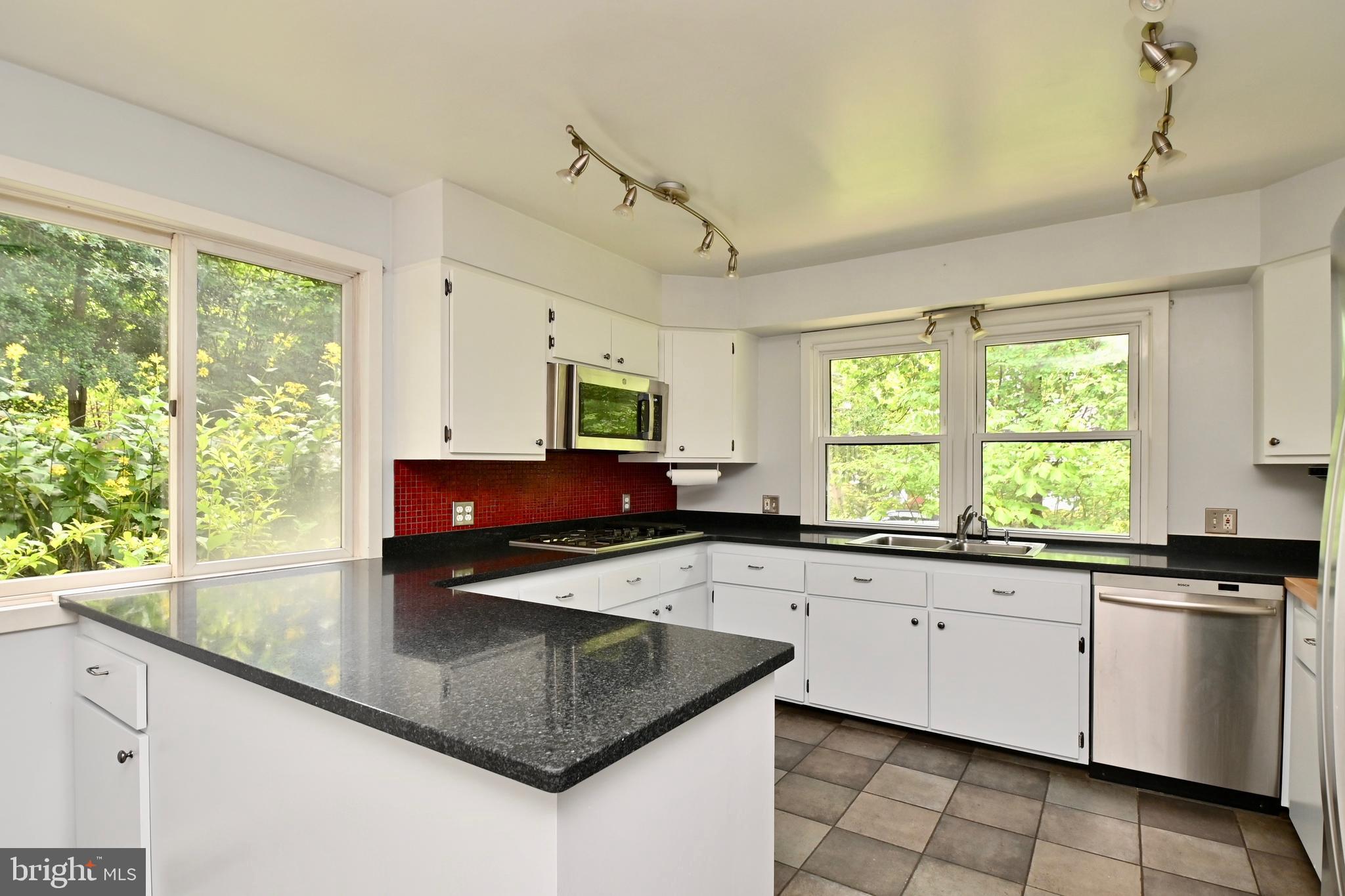 802 Ridge Place Falls Church, VA 22046 - Photo 19 of 59