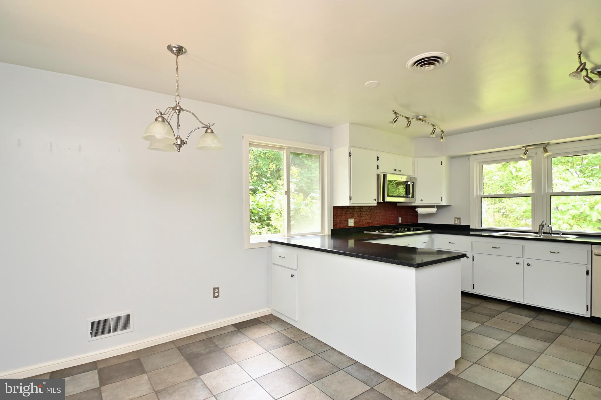 802 Ridge Place Falls Church, VA 22046 - Photo 20 of 59