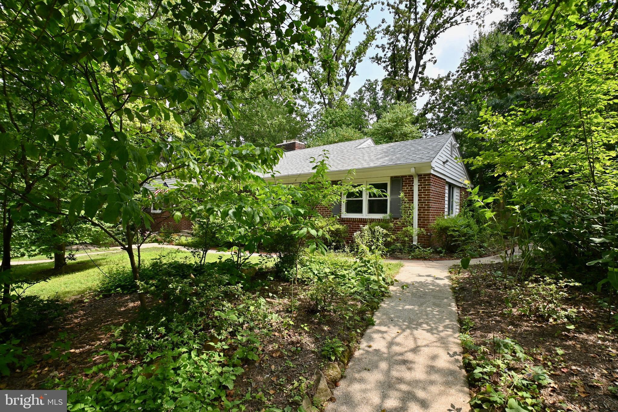 802 Ridge Place Falls Church, VA 22046 - Photo 2 of 59