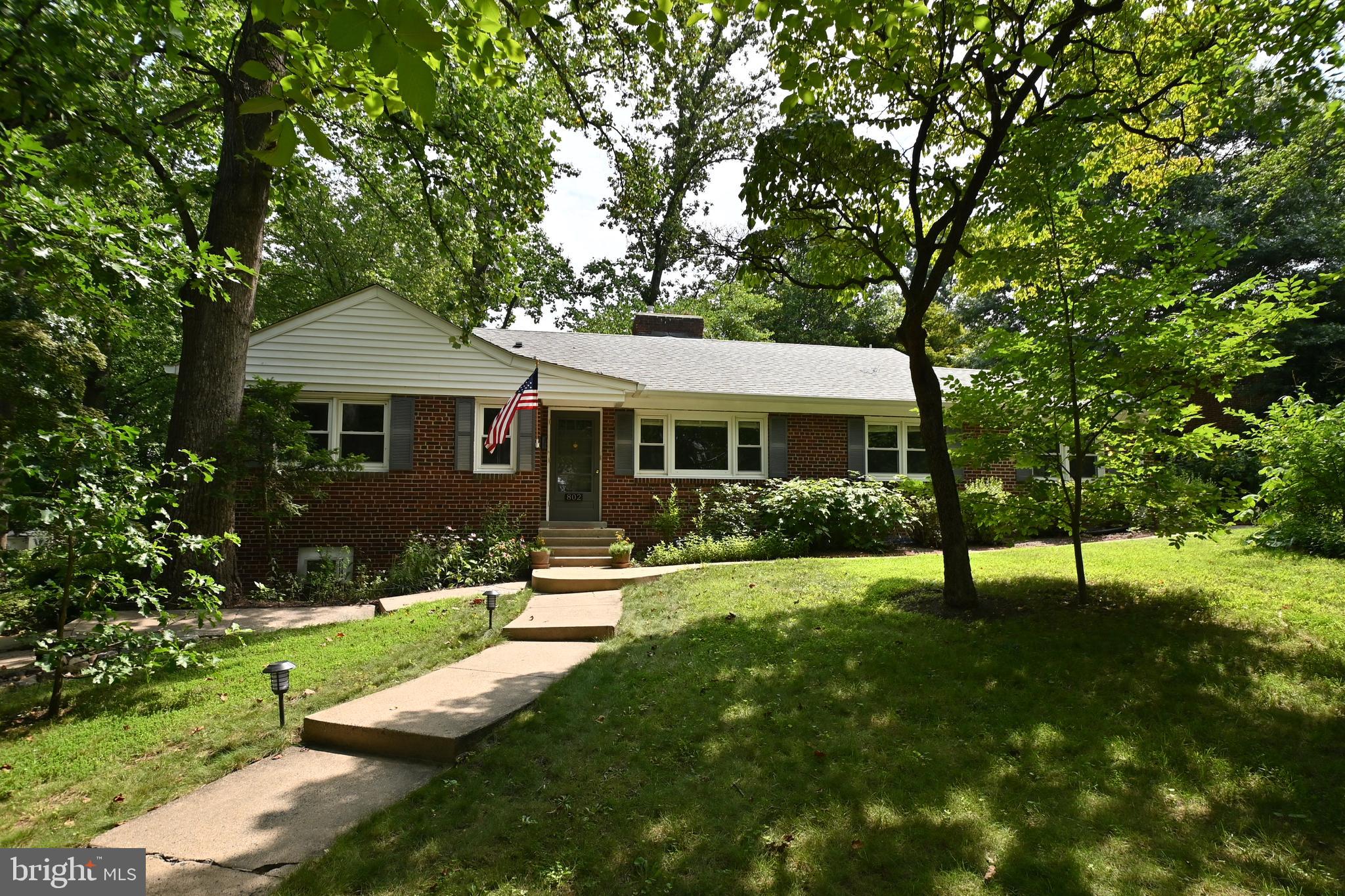 802 Ridge Place Falls Church, VA 22046 - Photo 3 of 59