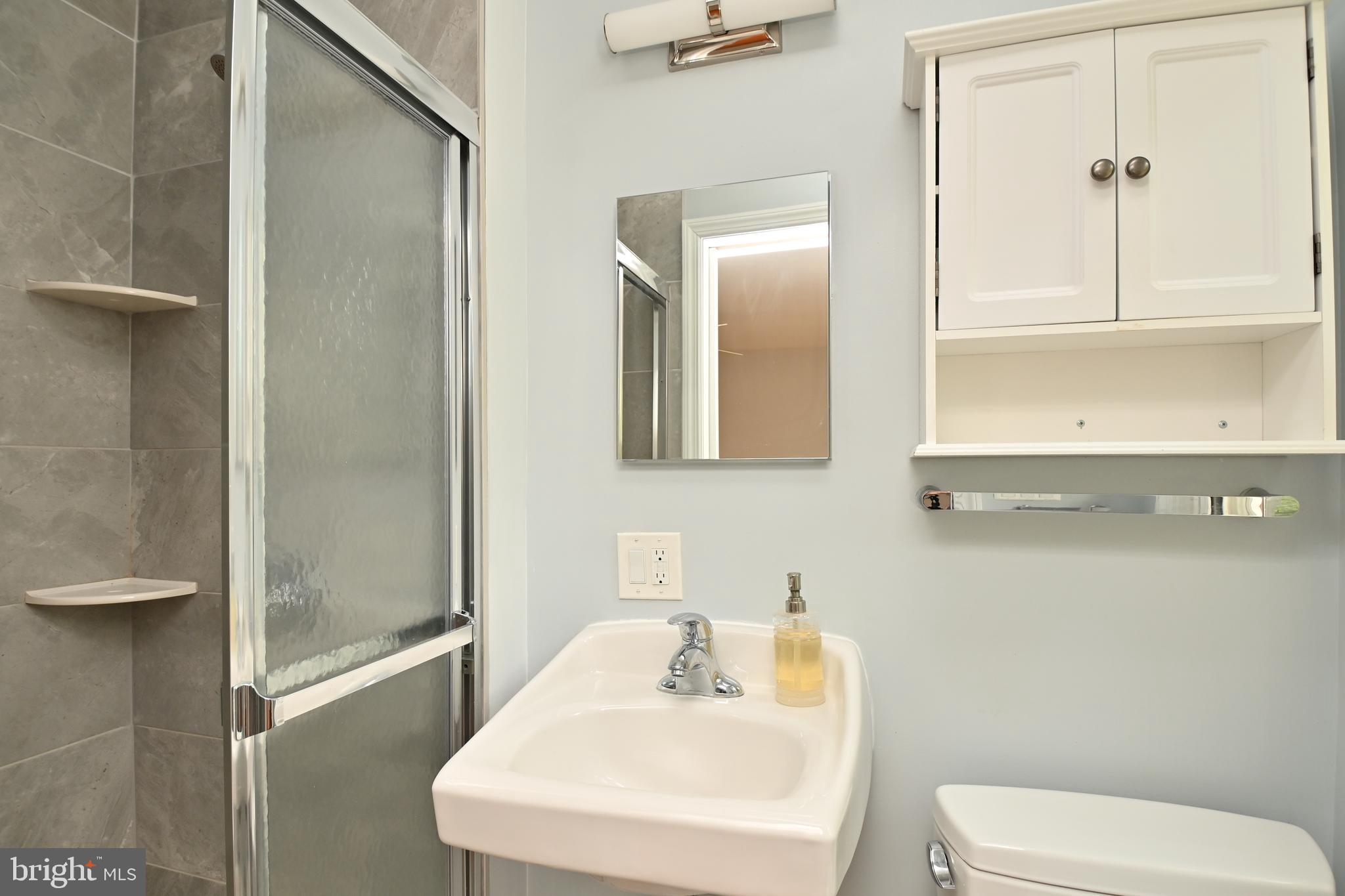 802 Ridge Place Falls Church, VA 22046 - Photo 31 of 59 Renovated primary bathroom
