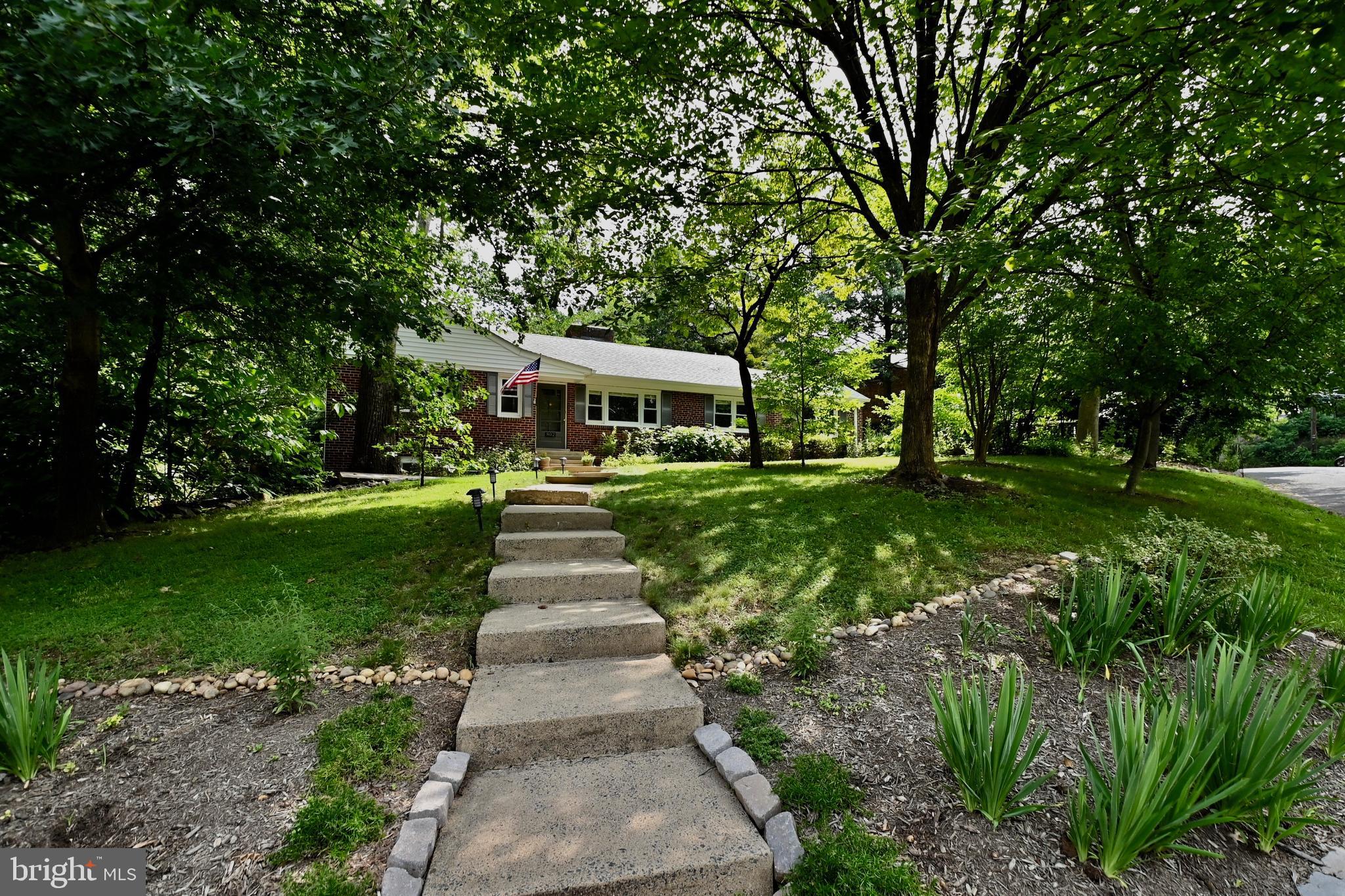 802 Ridge Place Falls Church, VA 22046 - Photo 4 of 59