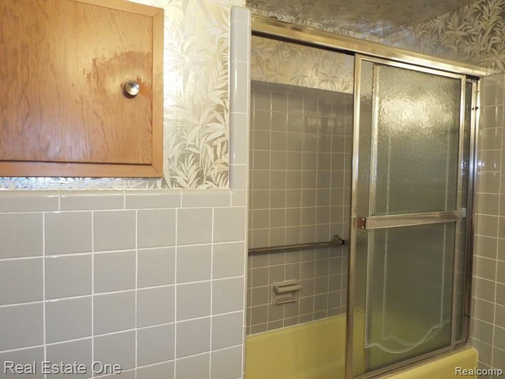28211 Westerleigh Road Farmington Hills, MI 48334 - Photo 34 of 48