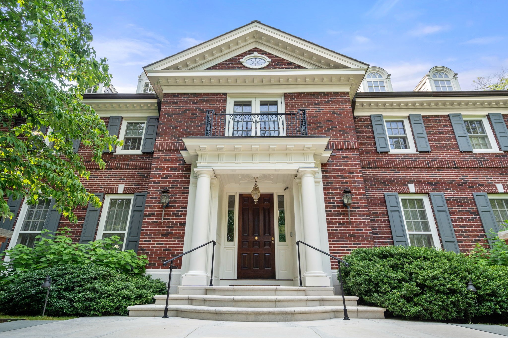 381 Warren Street Brookline, MA 02445 - Photo 6 of 35 Gallery Image 6